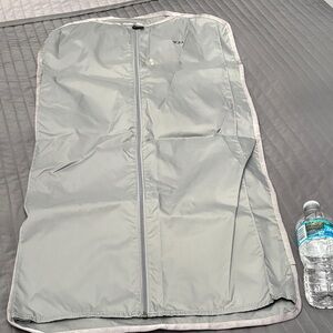 Tumi Men's Silver garment cover